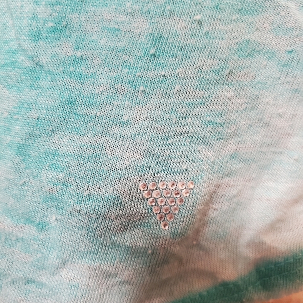 GUESS Distressed T-shirt - Picture 12 of 15